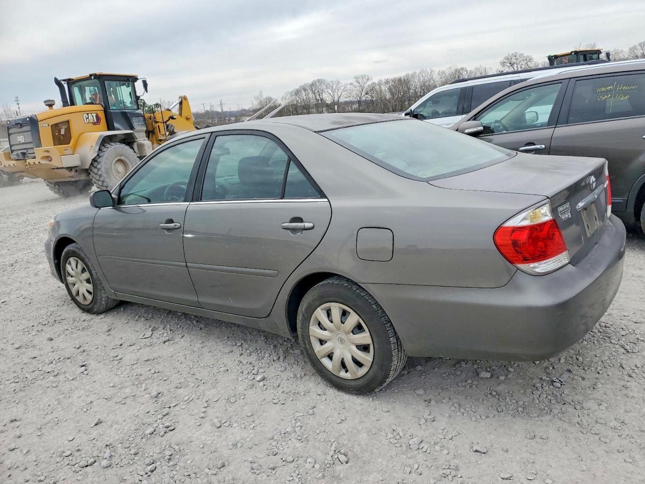 2005 Toyota Camry Le - Фото 2
