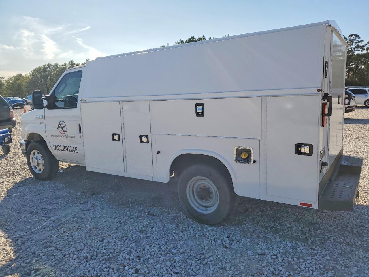 2018 Ford E350 Utility / Service Van - Фото 2