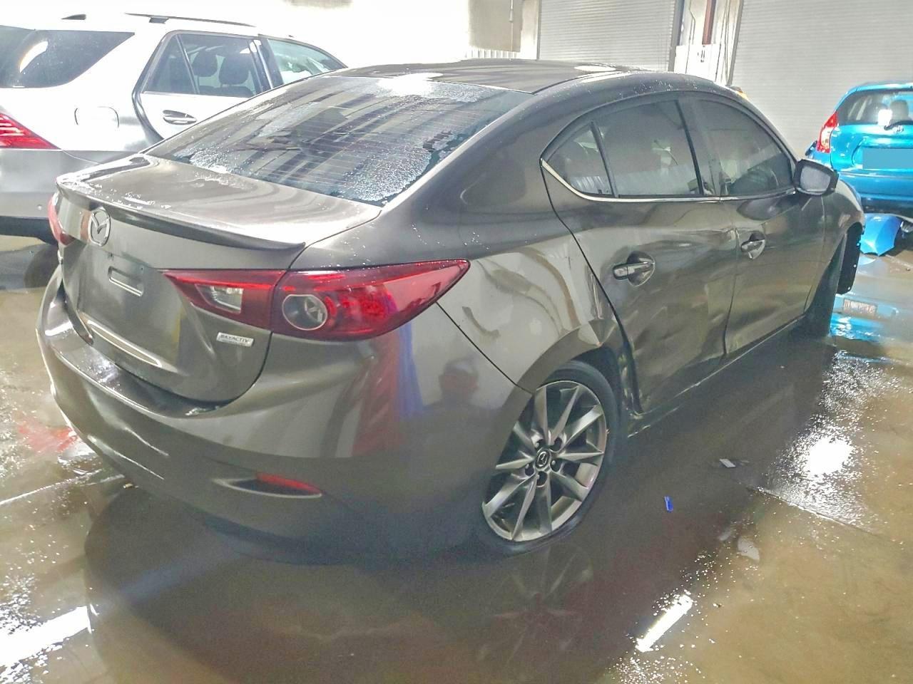 2018 Mazda 3 Touring - Image 3