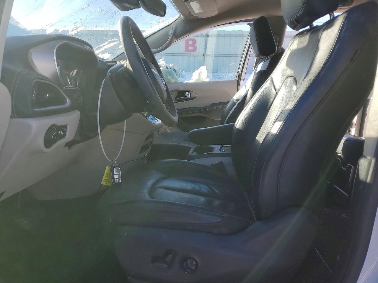 2022 Chrysler Pacifica Touring L - Image 7