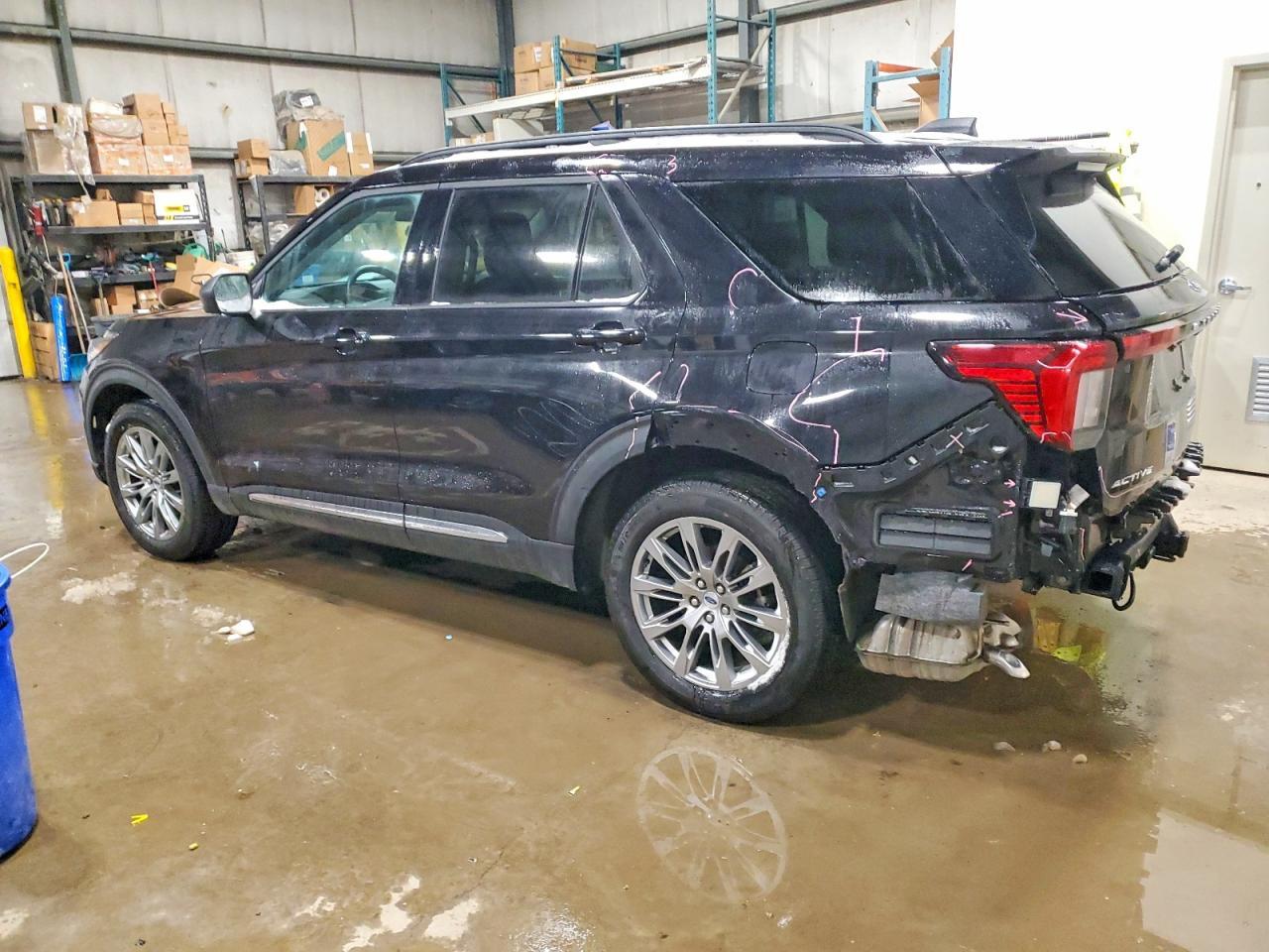 2025 Ford Explorer Active - Image 2