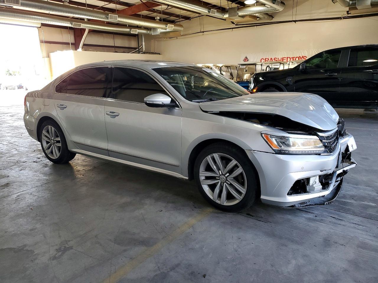 2017 Volkswagen Passat Se - Фото 4