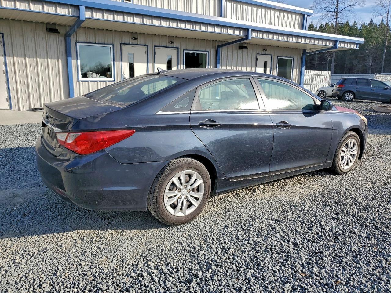 2011 Hyundai Sonata Gls - Image 3