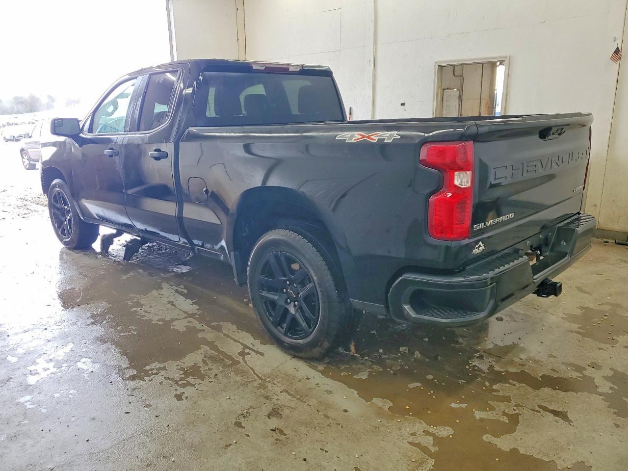 2024 Chevrolet Silverado K1500 Custom - Фото 2