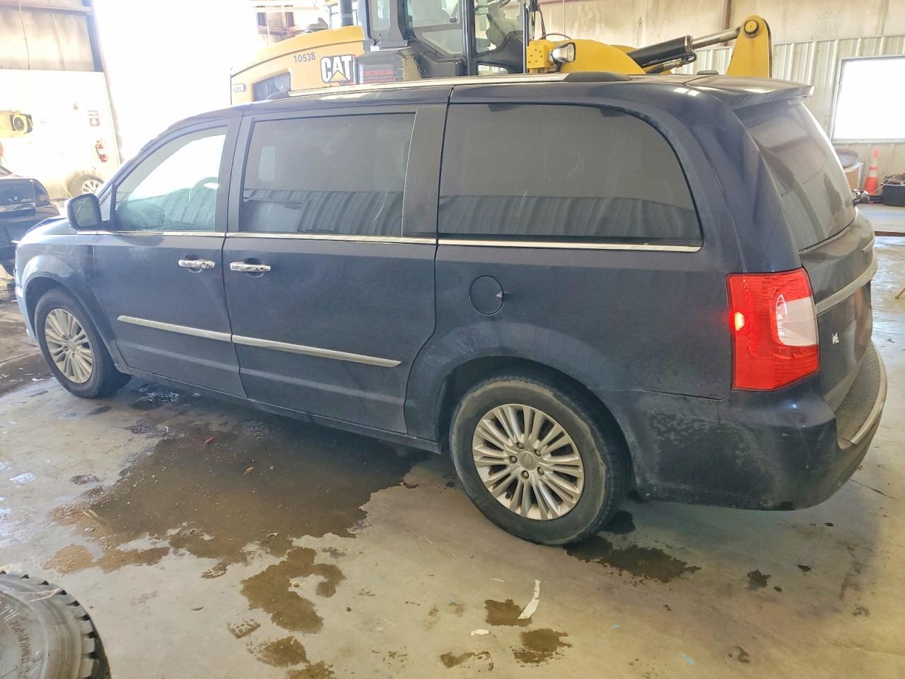 2013 Chrysler Town & Country Limited - Image 2