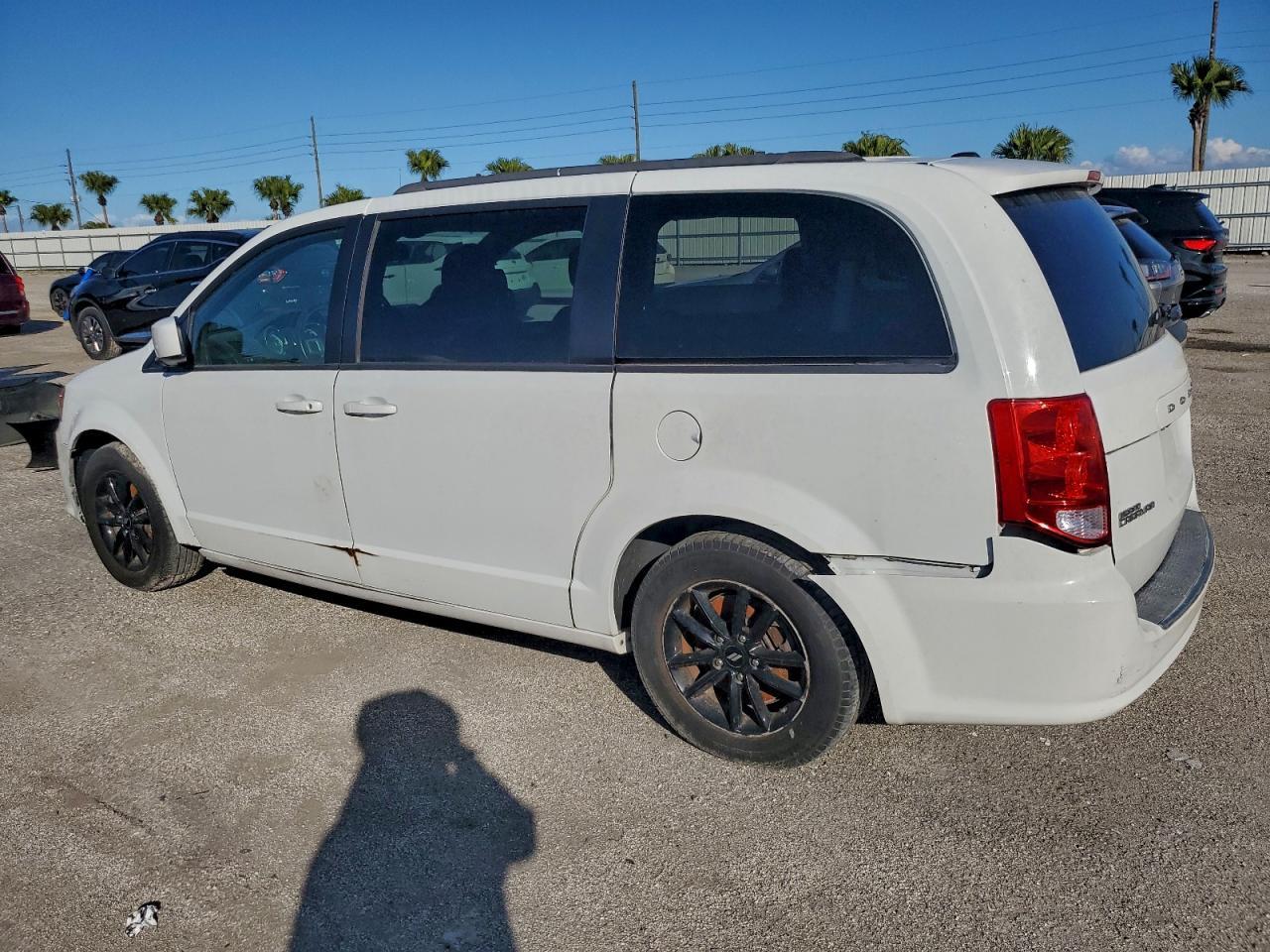 2019 Dodge Grand Caravan Gt - Image 2