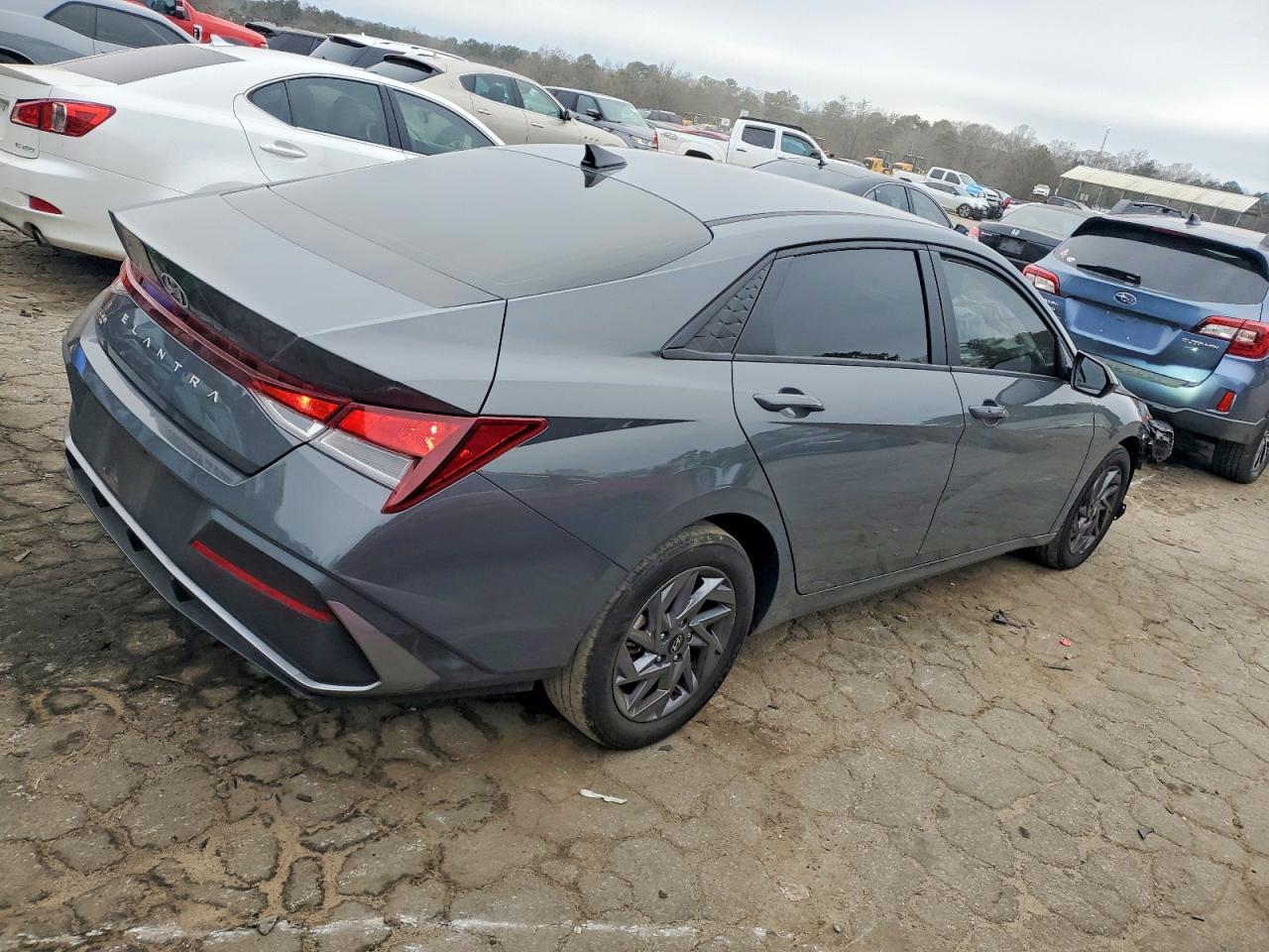 2024 Hyundai Elantra Sel - Image 3