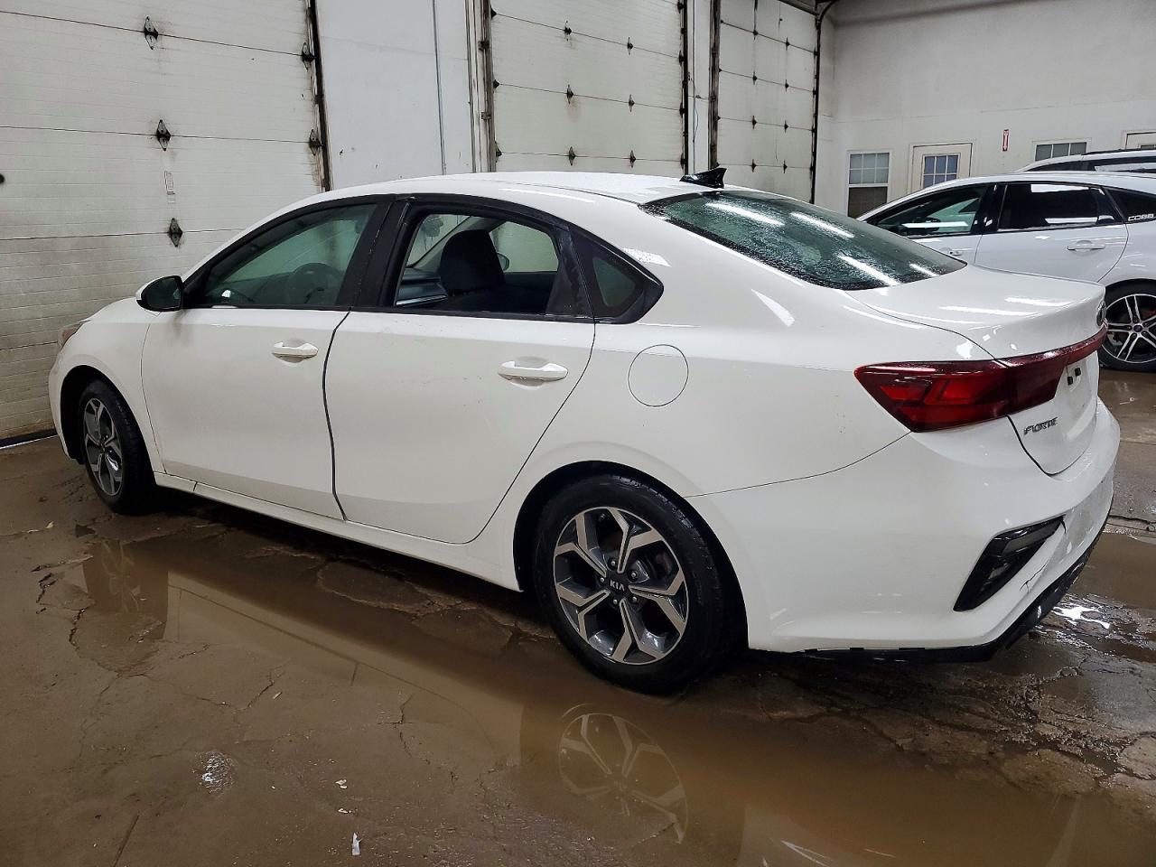 2019 Kia Forte Lxs - Фото 2