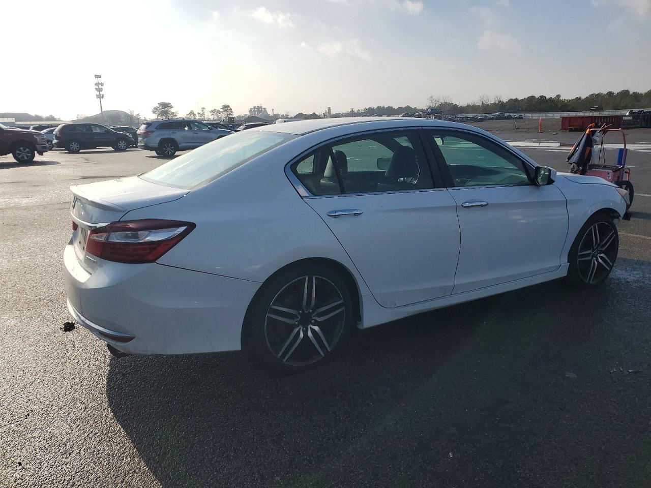 2017 Honda Accord Sport - Image 3