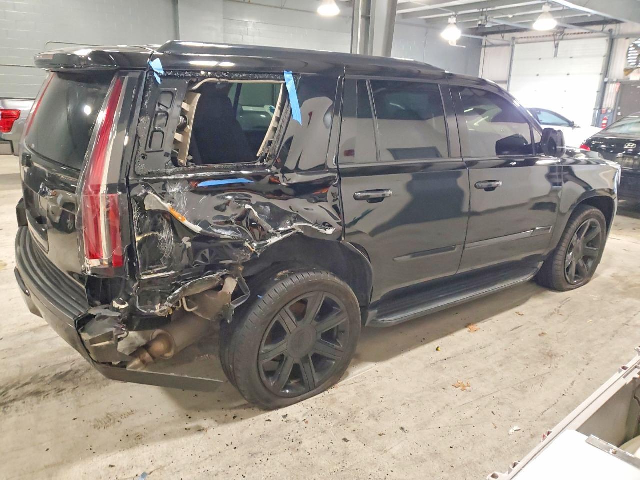 2016 Cadillac Escalade Luxury - Фото 3