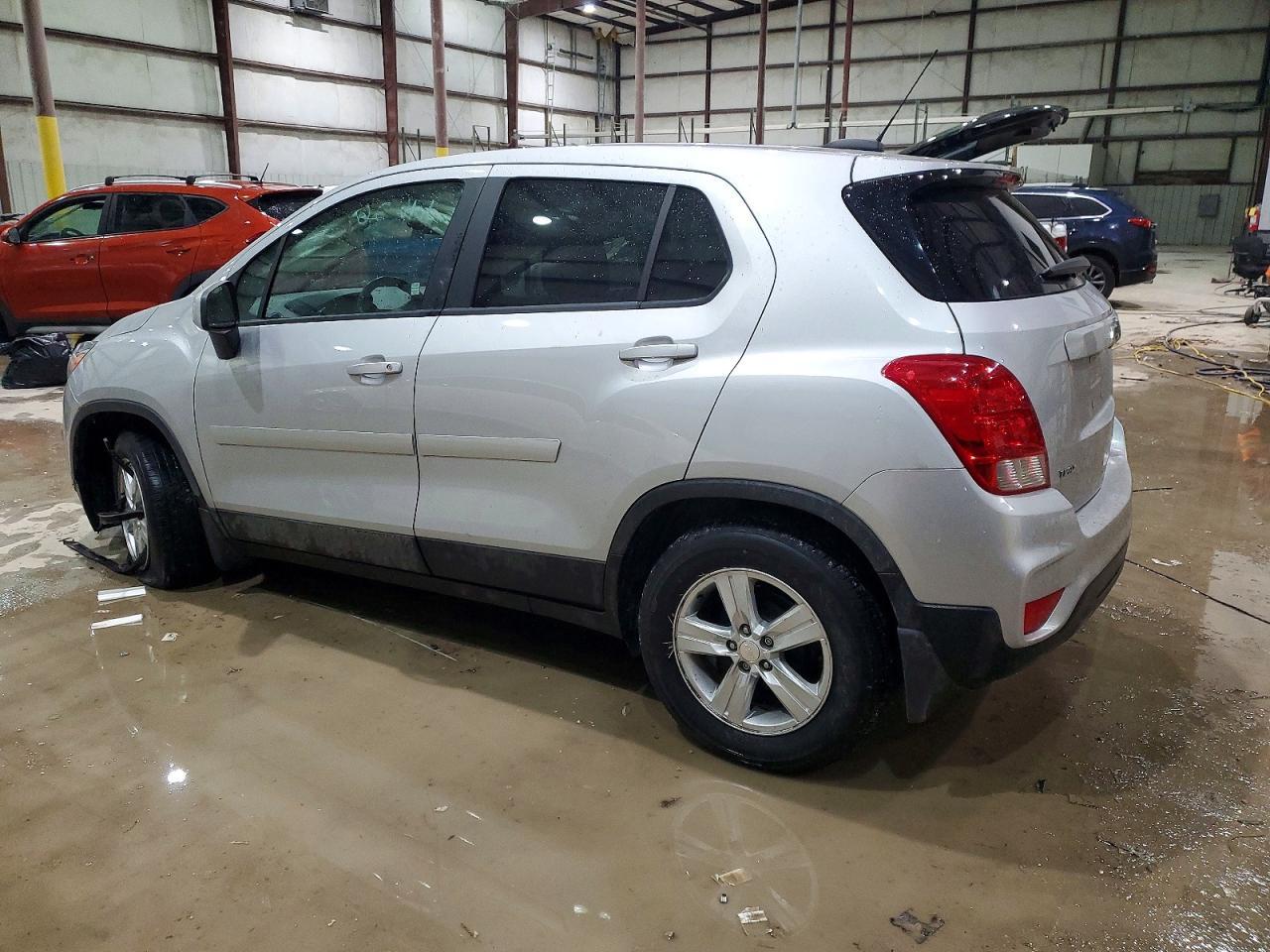 2019 Chevrolet Trax Ls - Image 2