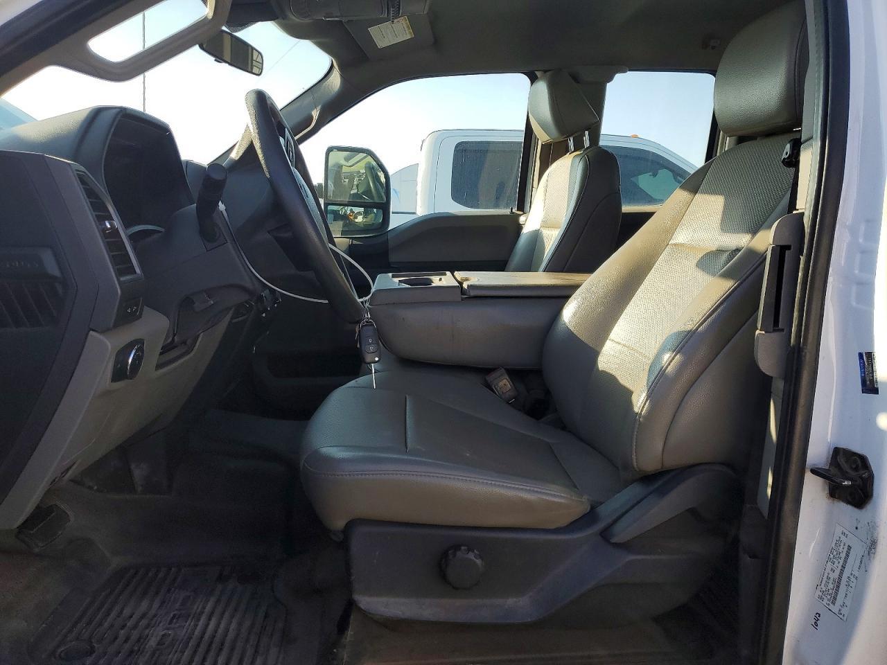 2022 Ford F550 Super Duty Flatbed Truck - Фото 7