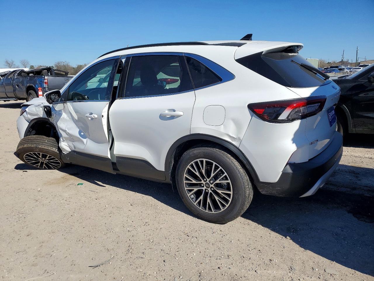 2025 Ford Escape - Image 2