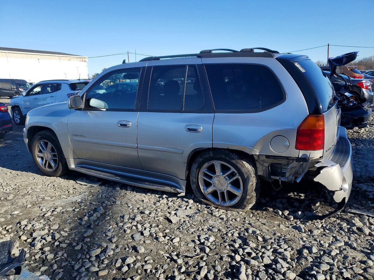 2006 GMC Envoy Denali - Фото 2