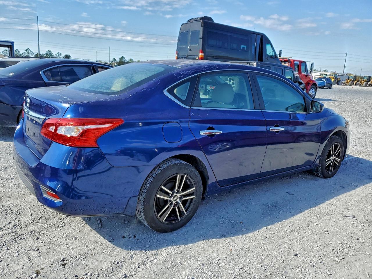 2016 Nissan Sentra S - Фото 3