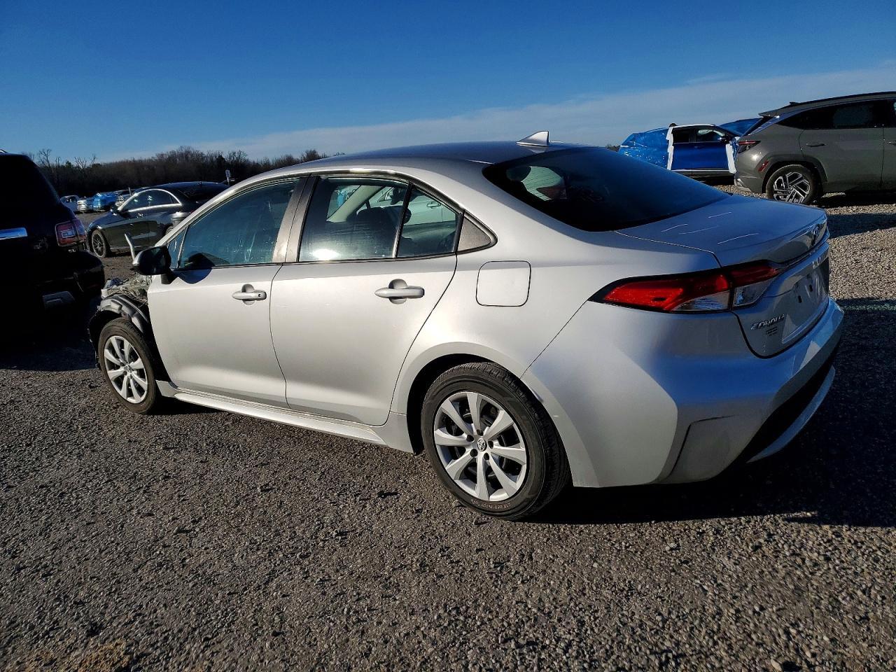 2022 Toyota Corolla Le - Image 2
