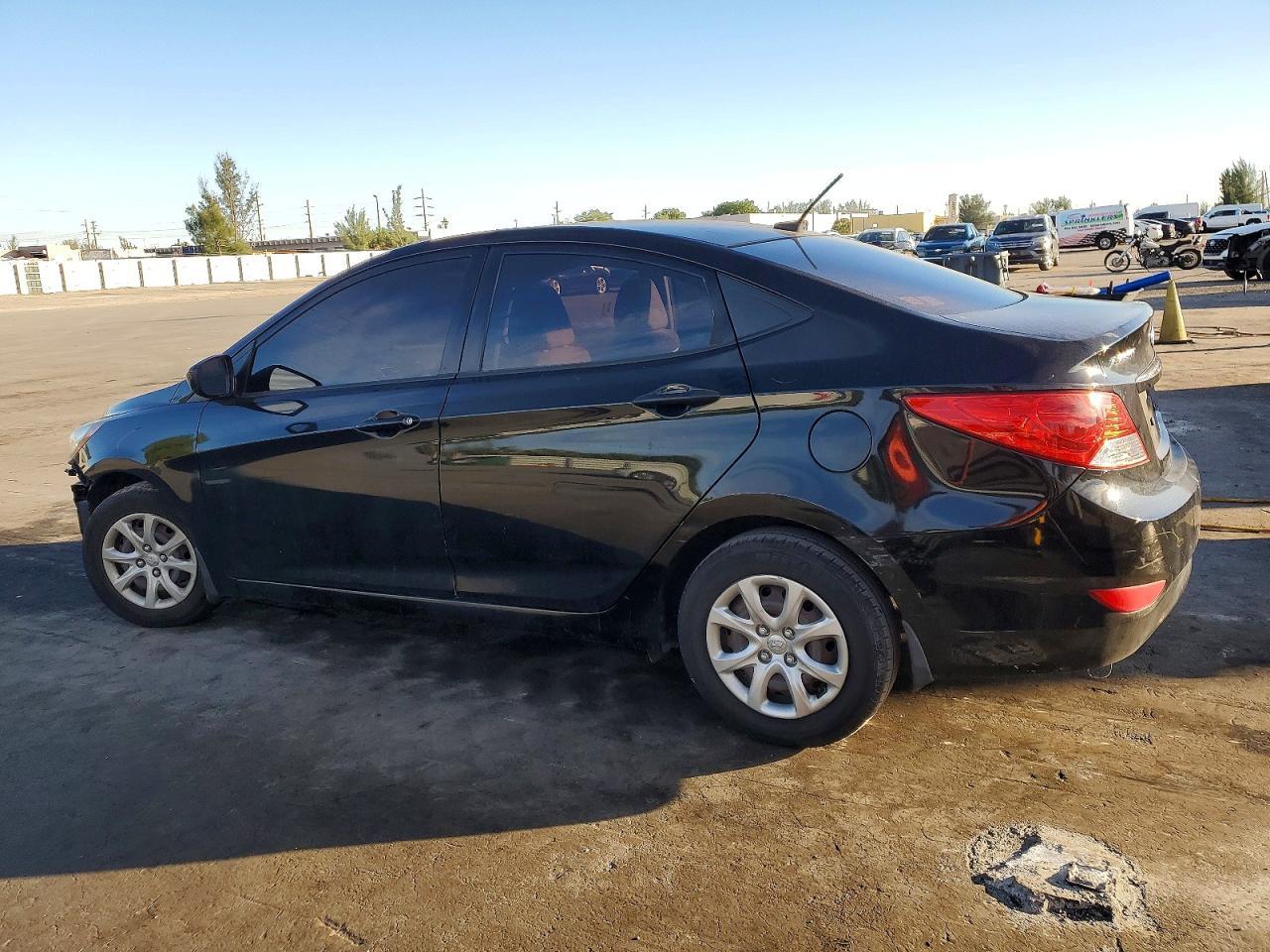 2013 Hyundai Accent Gls - Image 2