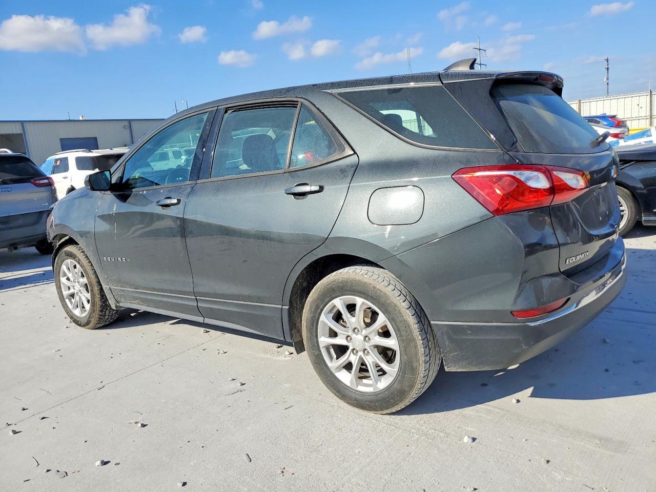 2018 Chevrolet Equinox Ls - Image 2