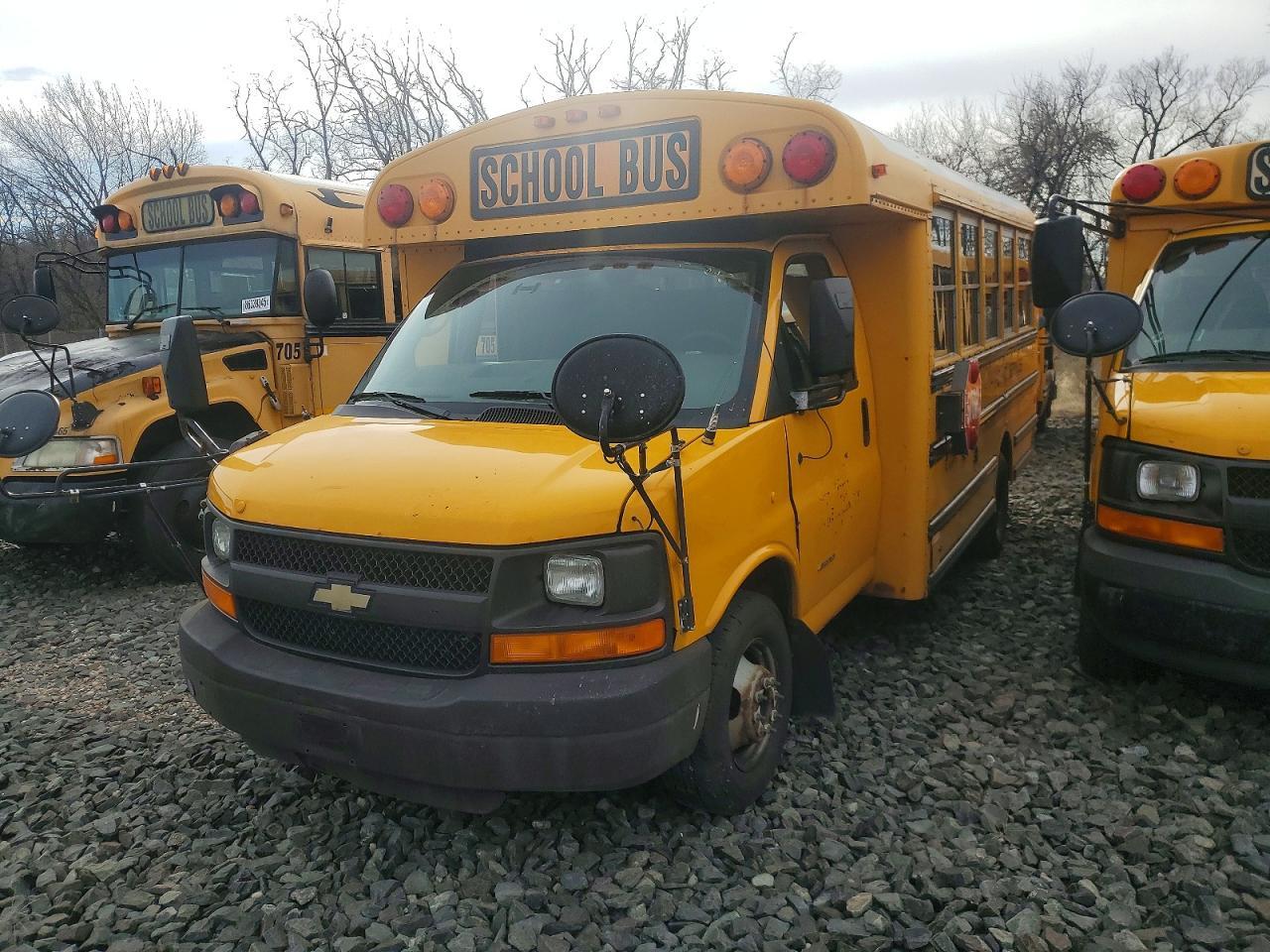 2010 Chevrolet Express School Bus - Фото 2