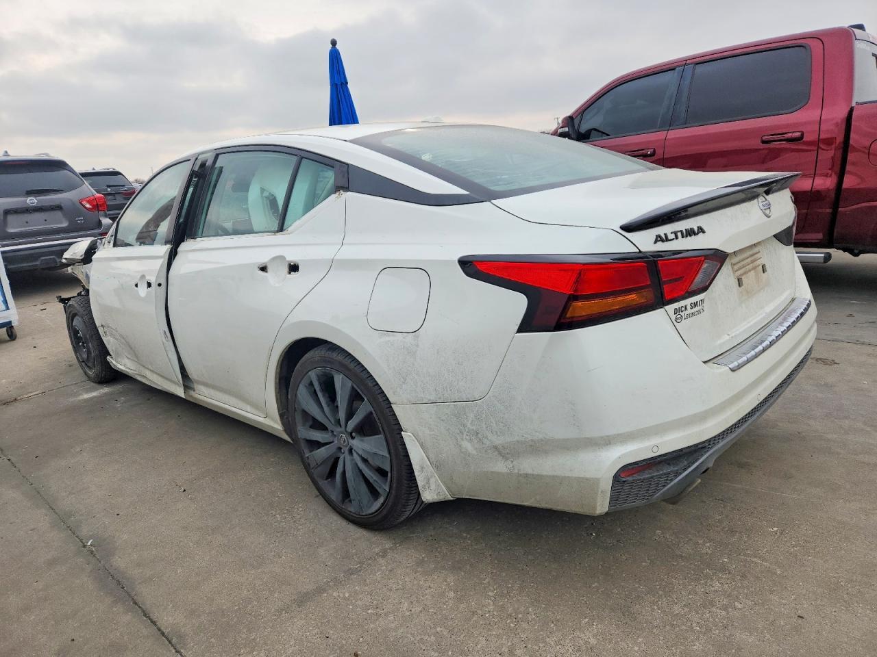 2022 Nissan Altima Sr - Image 2