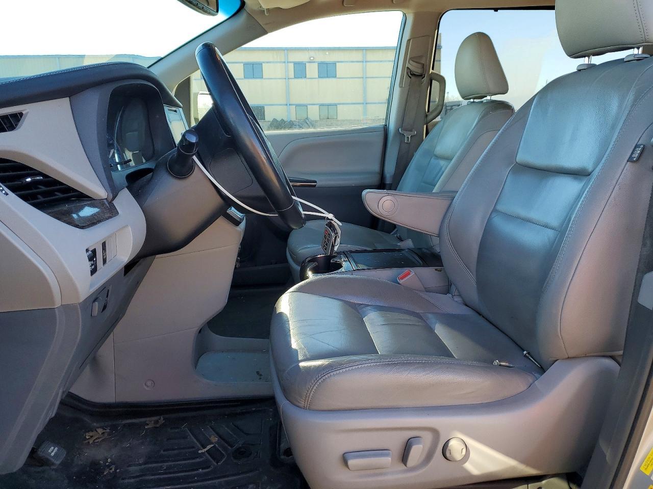 2015 Toyota Sienna Xle - Image 7