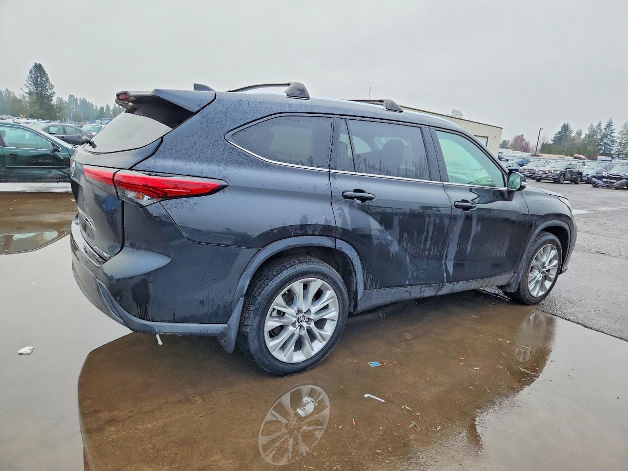 2021 Toyota Highlander Limited - Image 3