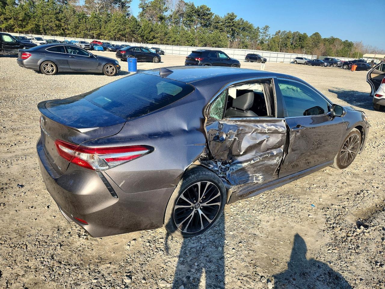 2019 Toyota Camry L - Фото 3