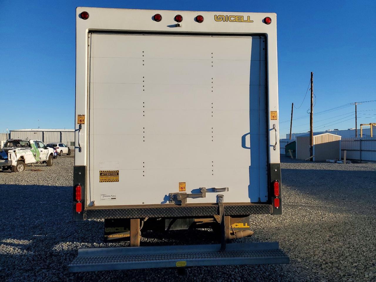 2022 GMC Savana 6.6L V-8 Delivery Truck - Image 6