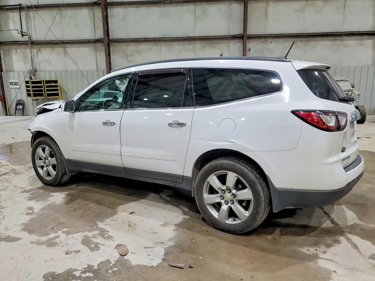 2017 Chevrolet Traverse Lt - Image 2