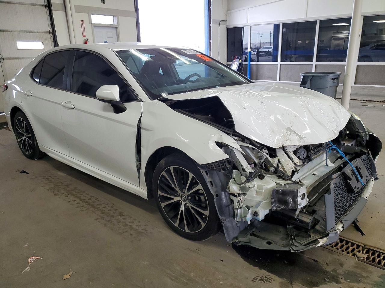 2019 Toyota Camry L - Фото 4