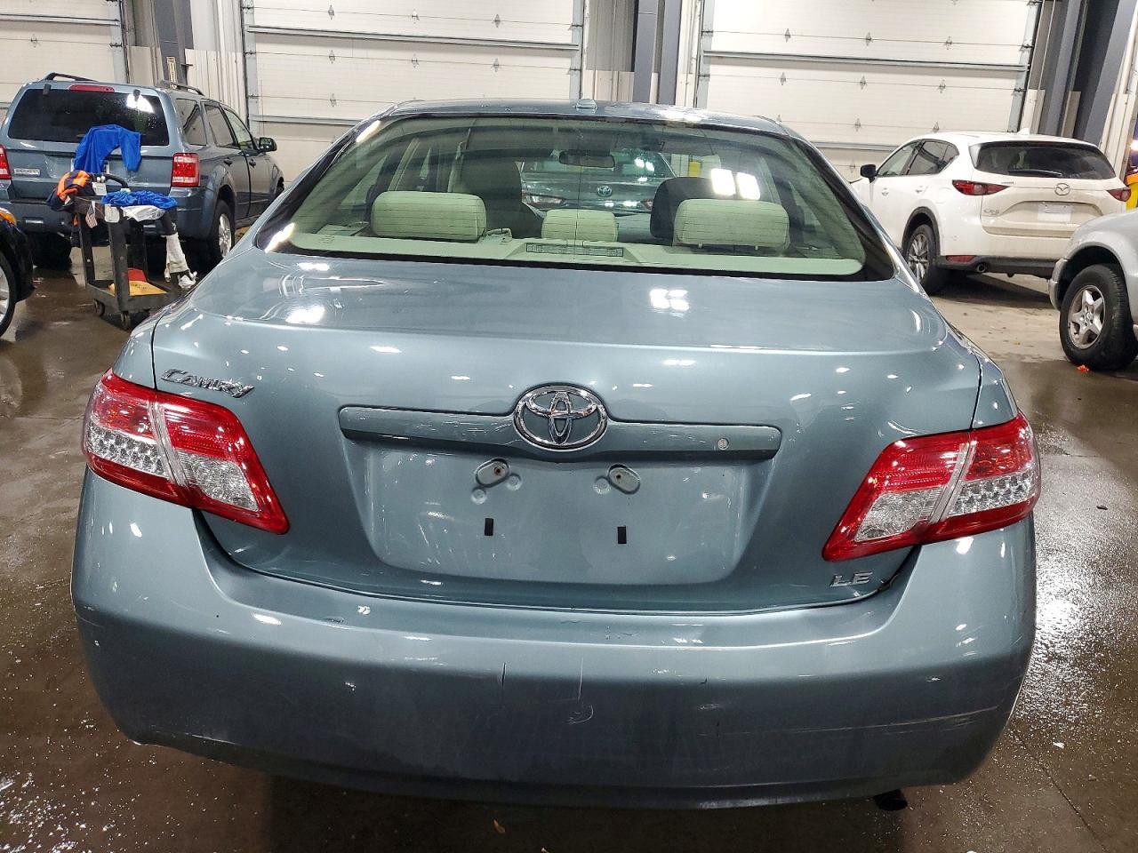 2011 Toyota Camry Le - Image 6