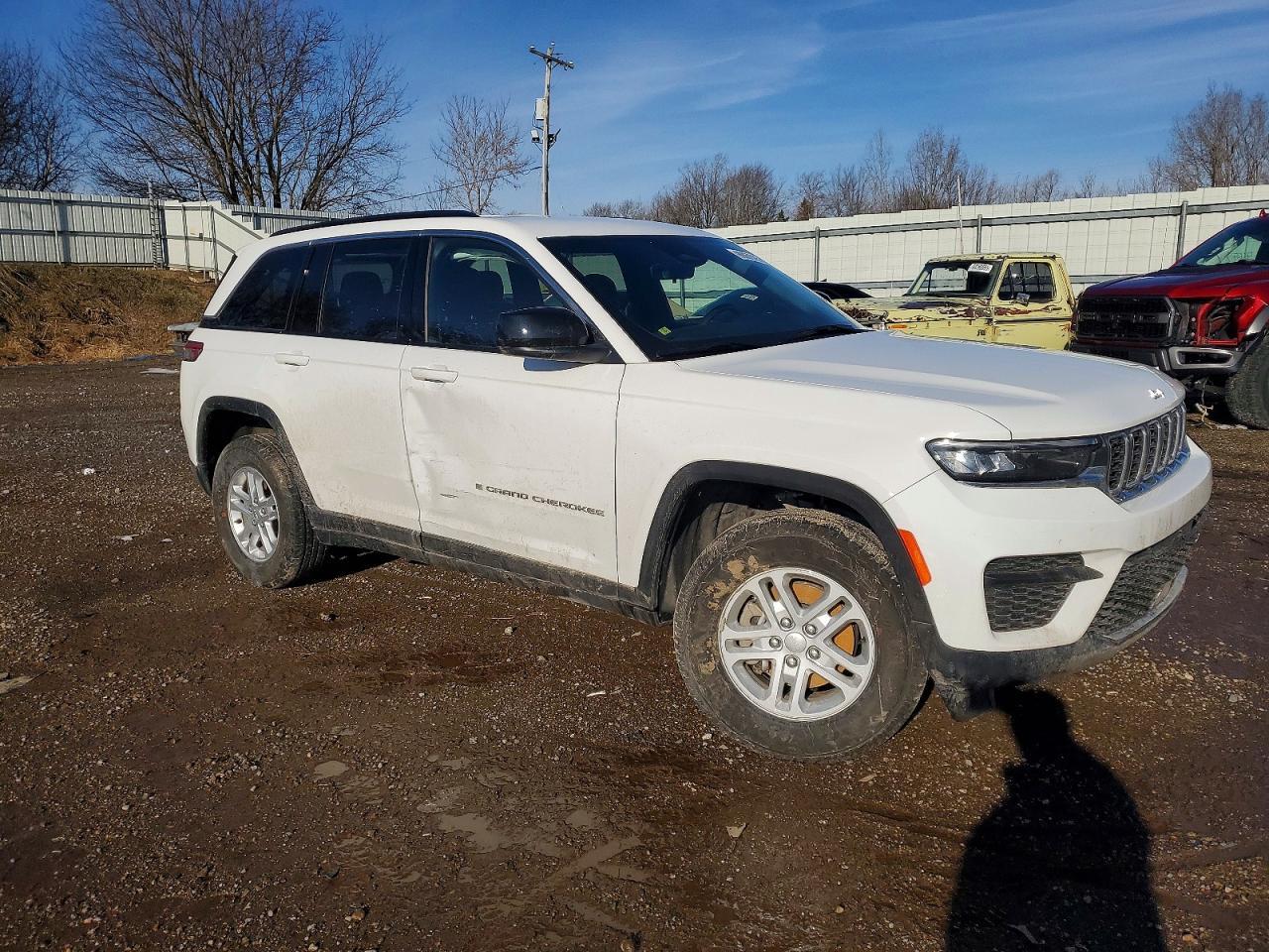 2025 Jeep Grand Cherokee Laredo - Image 4