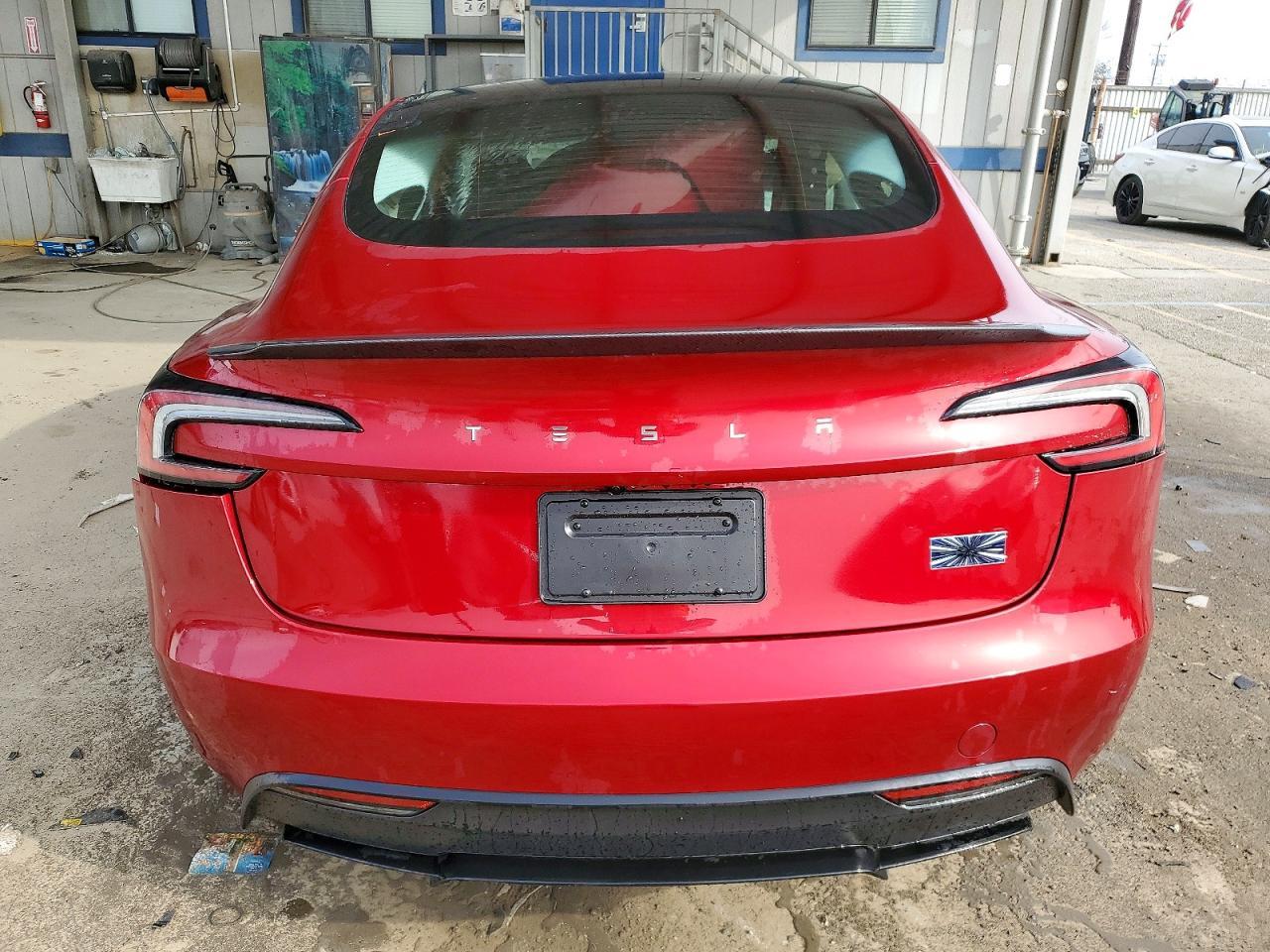 2025 Tesla Model 3 - Фото 6