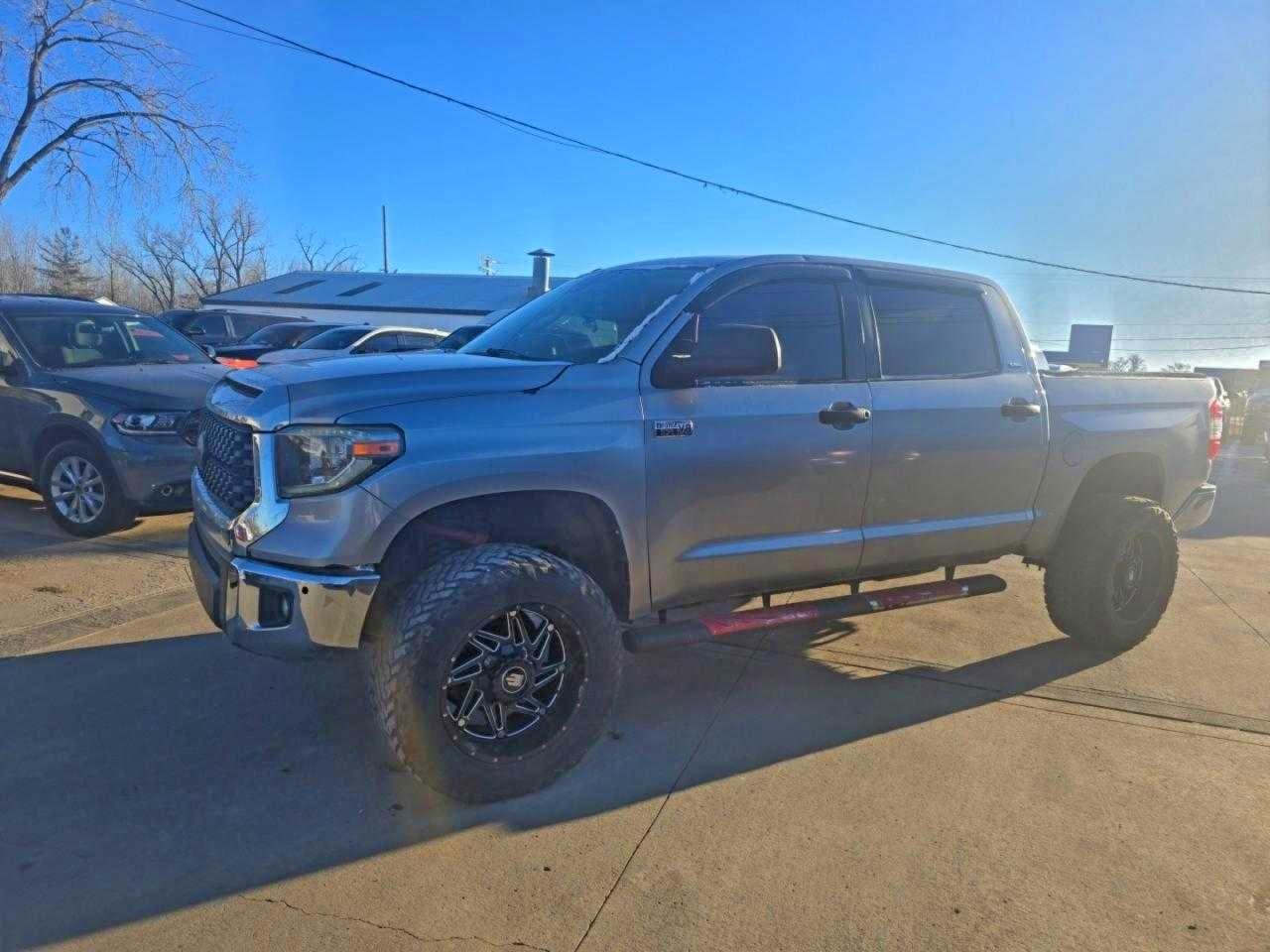 2018 Toyota Tundra Crewmax Sr5 - Image 2