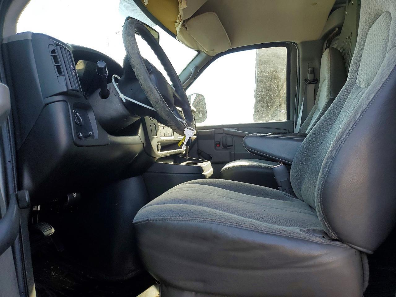 2005 Chevrolet Express 2500 - Фото 7