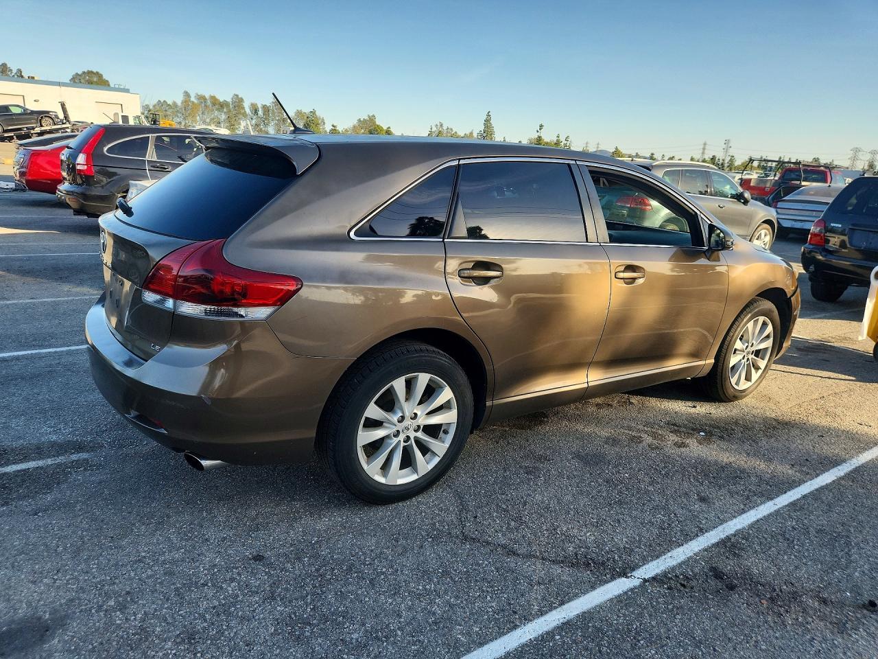 2013 Toyota Venza Le - Image 3
