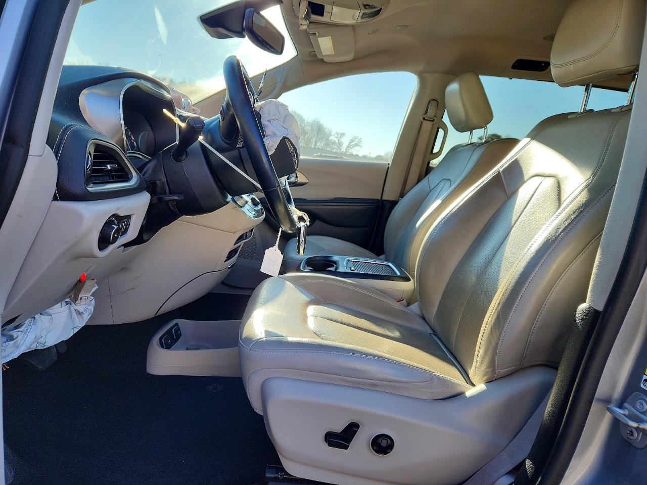 2021 Chrysler Pacifica Touring L - Image 7