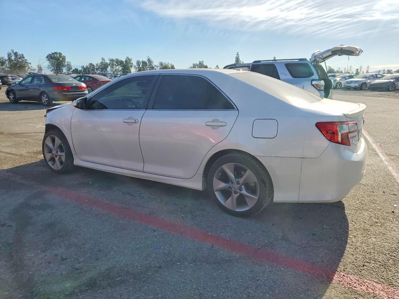 2014 Toyota Camry L - Image 2