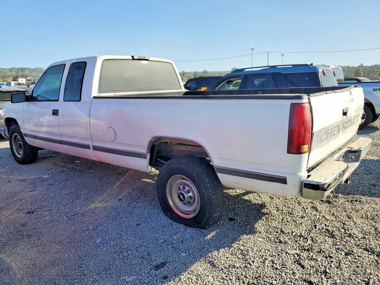 1997 Chevrolet Gmt-400 C2500 - Image 2
