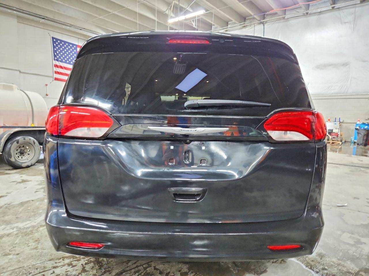 2023 Chrysler Voyager Lx - Image 6
