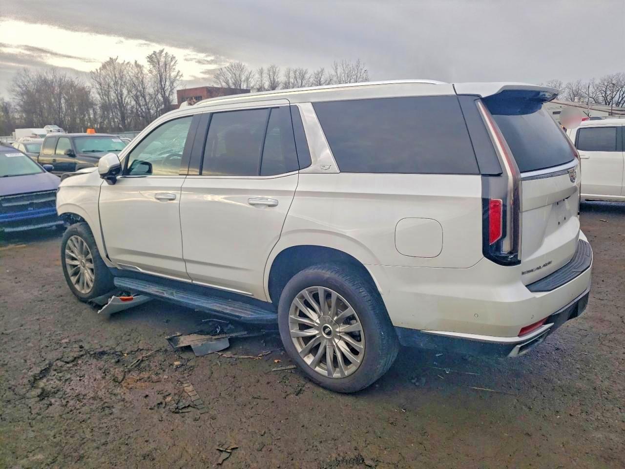 2023 Cadillac Escalade Premium Luxury - Image 2