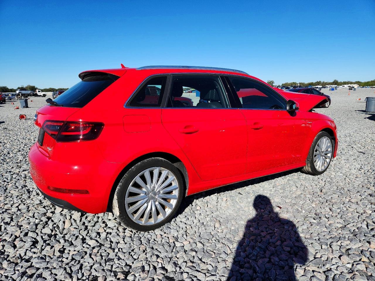 2016 Audi A3 E-Tron Prestige - Image 3