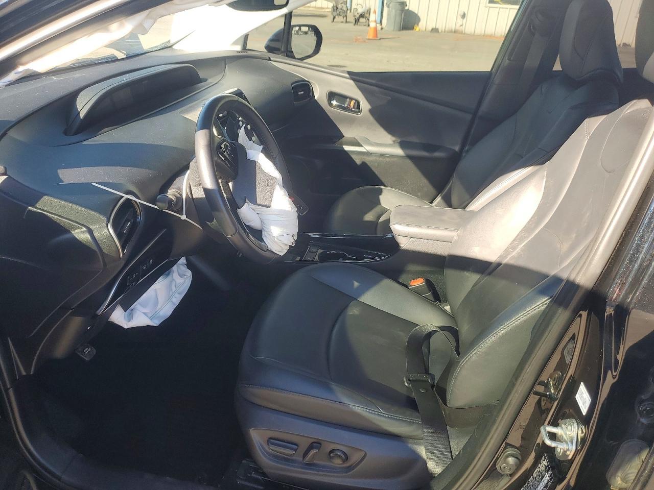 2022 Toyota Prius Night Shade - Фото 7