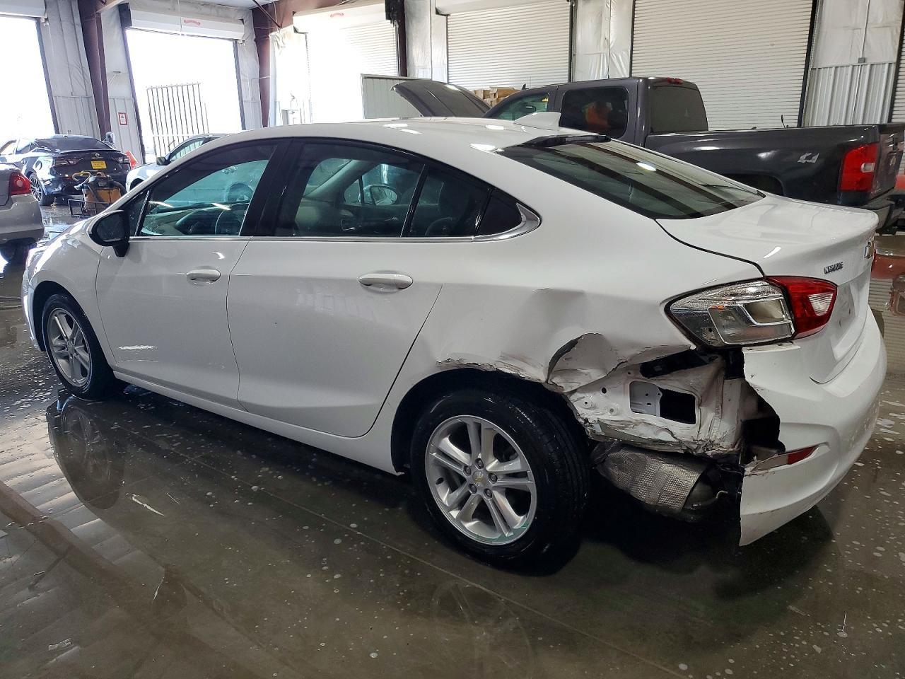 2018 Chev Cruze - Фото 2