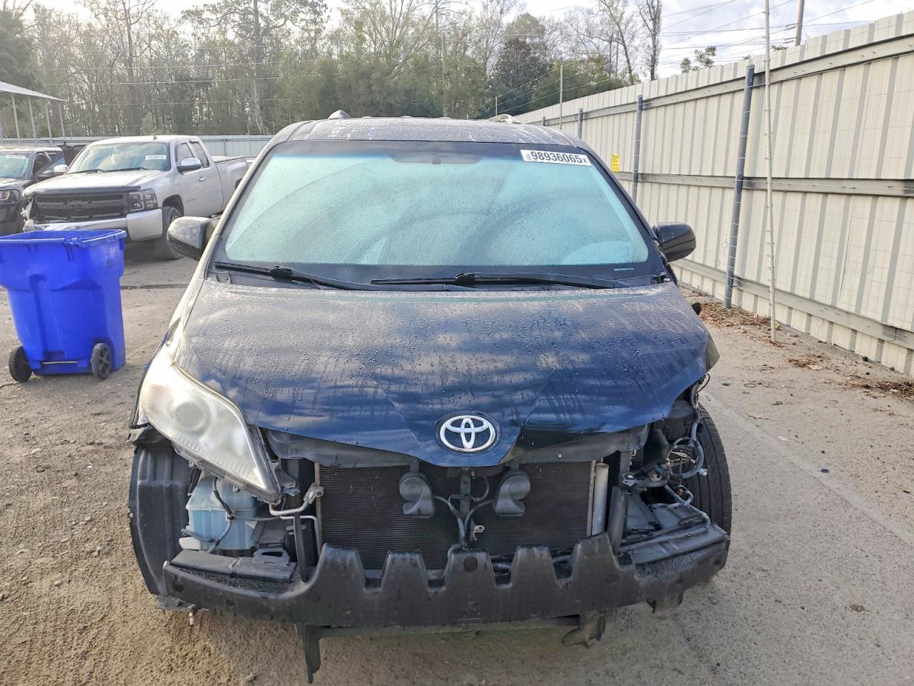 2017 Toyota Sienna Xle Premium 8-Passenger - Фото 5