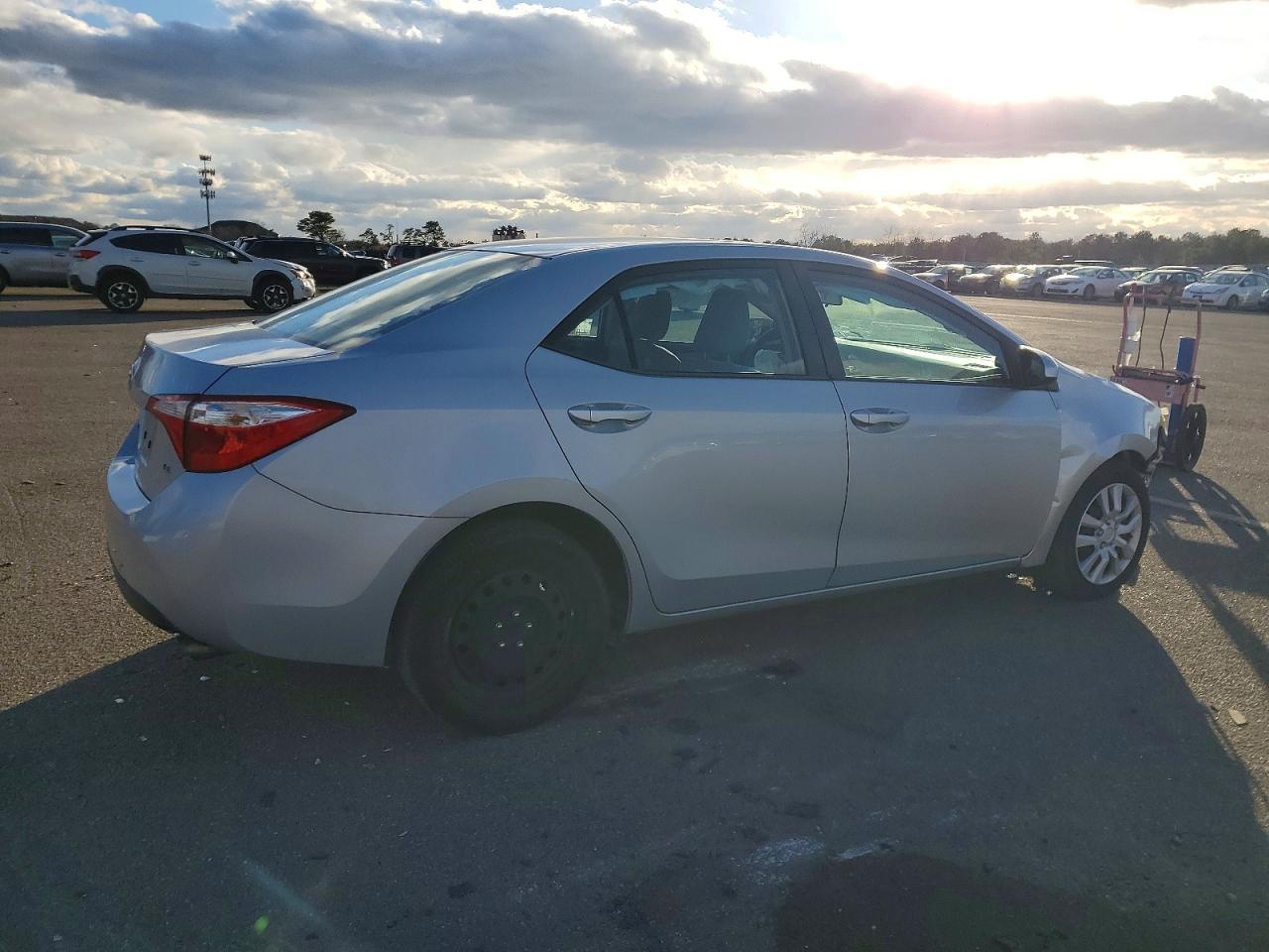 2015 Toyota Corolla Le - Фото 3