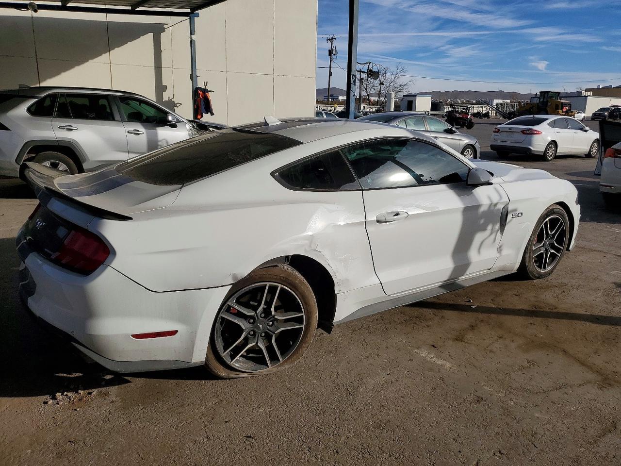 2023 Ford Mustang Gt - Фото 3