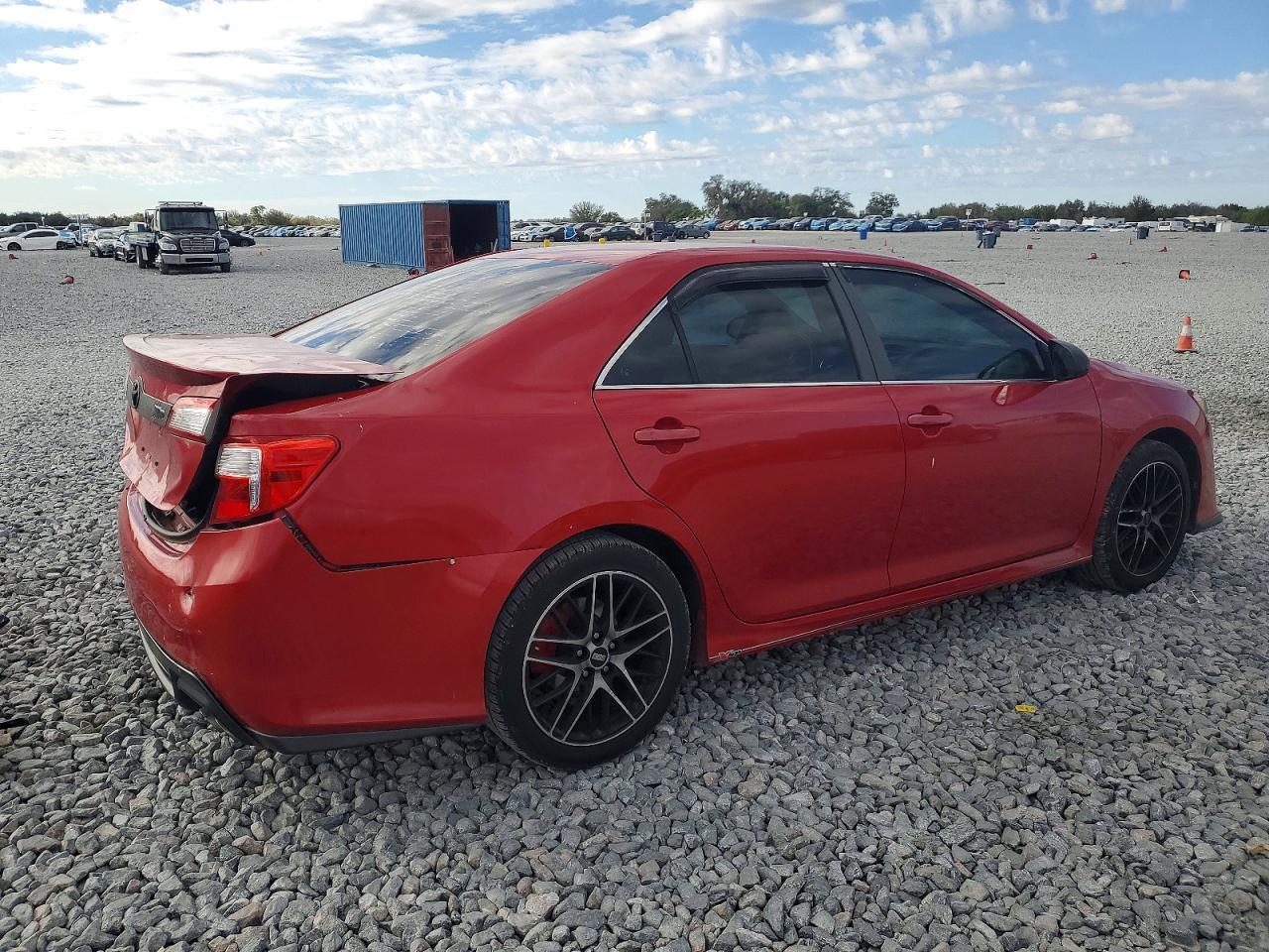 2014 Toyota Camry L - Фото 3
