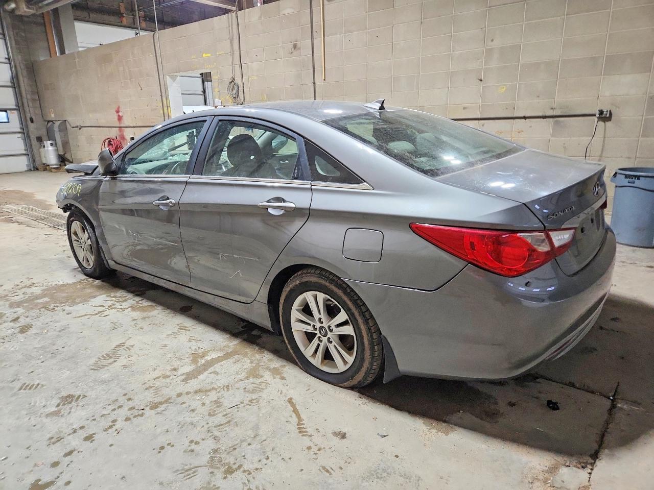 2013 Hyundai Sonata Gls - Image 2