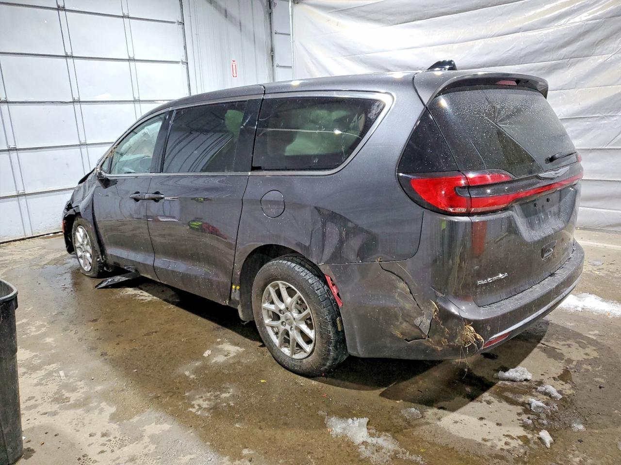 2023 Chrysler Pacifica Touring L - Фото 2